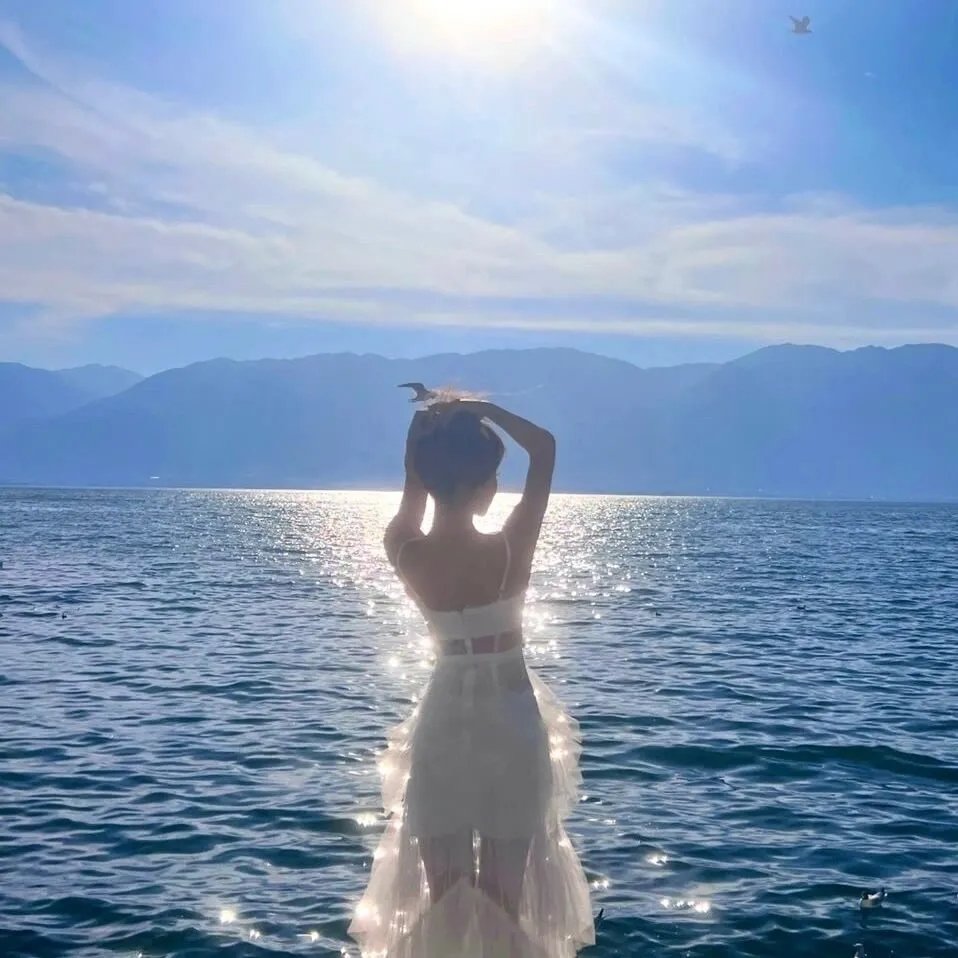 云雾笼罩的山峰